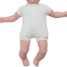 Realistische Spielpuppe Lotti 40 cm mit Soft-Body, braunen Haaren in zwei Zöpfen, Schleifen, Kleid und rosa Strickjacke, inklusive Schnuller.