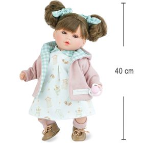 Realistische Spielpuppe Lotti 40 cm mit Soft-Body, braunen Haaren in zwei Zöpfen, Schleifen, Kleid und rosa Strickjacke, inklusive Schnuller.