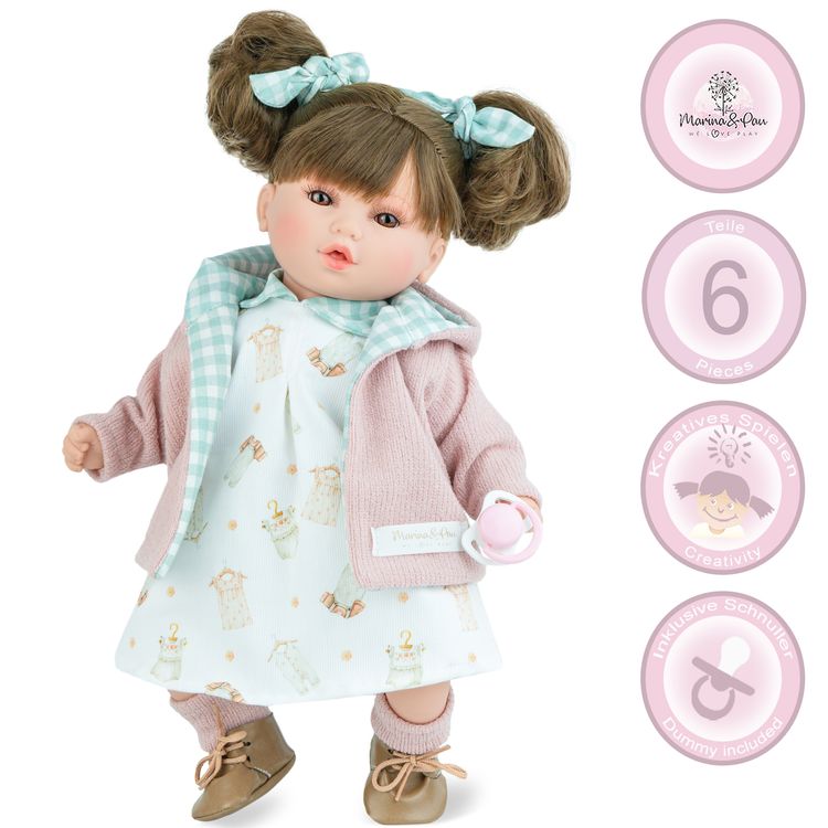 Realistische Spielpuppe Lotti 40 cm mit Soft-Body, braunen Haaren in zwei Zöpfen, Schleifen, Kleid und rosa Strickjacke, inklusive Schnuller.