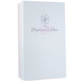 Puppe Isabella mit Produktinformationen und Icons zu Größe, Setumfang und kreativem Spielen.