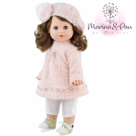 Puppe Stella 42 cm mit Softbody, langen Haaren und Schlafaugen für Kinder Spielpuppe Spielzeug Spielwaren für Kinder Geschenkidee Puppe Stella 42 cm mit braunen, langen Haaren, blauen Schlafaugen und rosafarbenem Strickkleid – liebevoll gestaltete Spielpuppe für Kinder mit Markenlogo Marina & Pau.