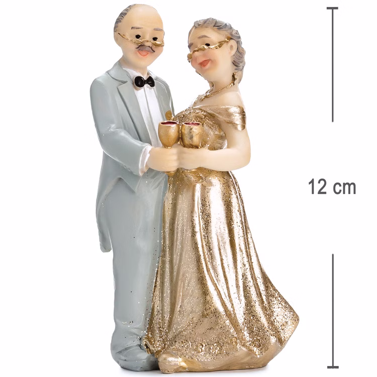 Tortenaufsatz Goldene Hochzeit Ehepaar Jubiläum Tisch-Deko Party-Zubehör Party-Deko Dekoration 50 Ehejahre Jubiläum Tortenaufsatz goldenes Hochzeitspaar mit Maßangabe 12 cm Höhe, detailreiche Figur mit festlicher Kleidung und Sektgläsern.