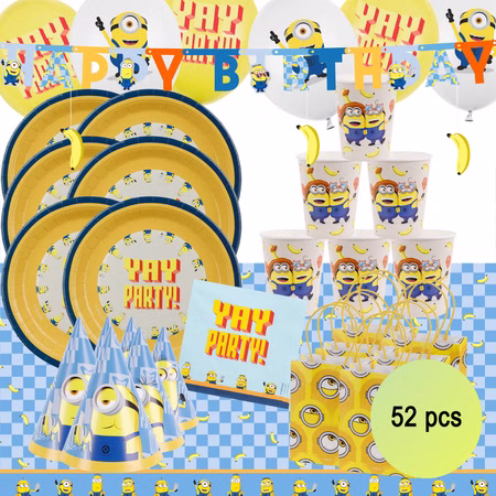 Minions Party Deko Komplettset 52 Teile Farbiges Minions Party-Komplettset mit 52 Teilen für sechs Gäste, dekorativ angeordnet im gelb-blauen Yay-Party-Design.