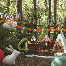 Reh Folienballon Feli das Rehkitz 73 x 64 cm, niedlicher Tierballon mit goldenen Details für Party-Deko.