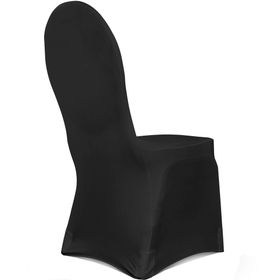 Vorderansicht: Schwarze Stuhlhusse aus mattem, elastischem Stoff, straff über einen Stuhl mit runder Rückenlehne gezogen, elegante und faltenarme Passform.