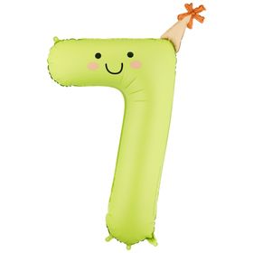 Farbenfrohe Geburtstagsdekoration mit schwebenden Zahlenballons von 0 bis 9 in Pastellfarben, ergänzt durch Luftballons und Papierdekoration auf einem festlich dekorierten Boden.