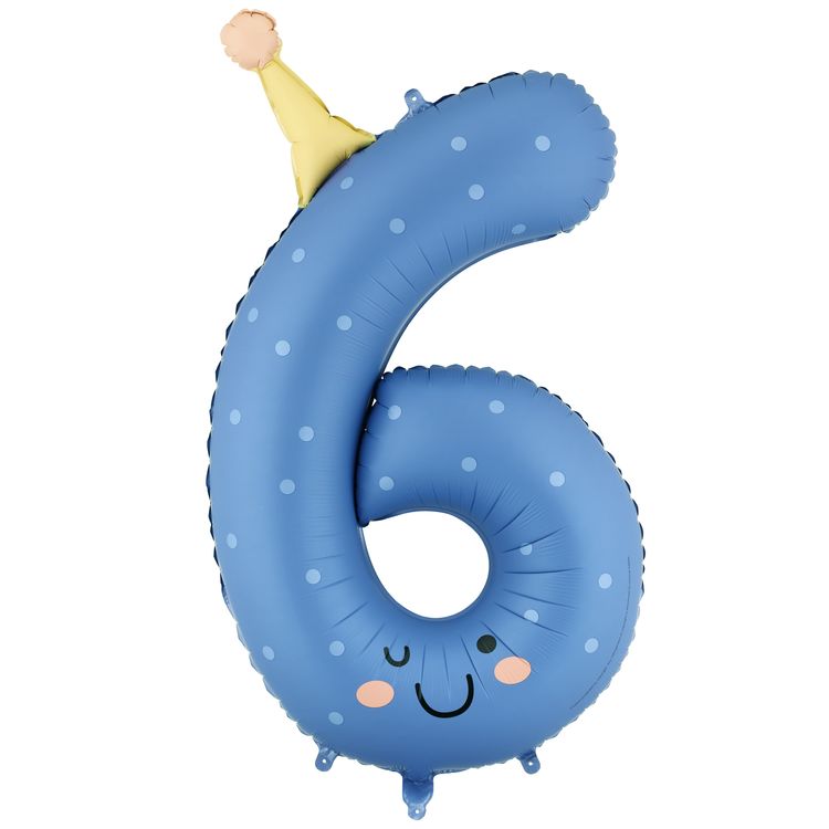 Farbenfrohe Geburtstagsdekoration mit schwebenden Zahlenballons von 0 bis 9 in Pastellfarben, ergänzt durch Luftballons und Papierdekoration auf einem festlich dekorierten Boden.