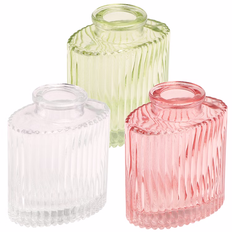 Mini Glasvase „Helios“ 8 cm hoch Tisch-Deko Vase Vintage Tisch-Deko Hochzeit Geburtstag Vase aus Glas festliche Tischdeko Wohnaccessoire Glasvase dekorativ Drei Mini-Glasvasen „Helios“ in Grün, Rosa und Transparent mit geriffelter Oberfläche und kompakter Form.