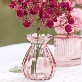 Mini Glasvase rosa mit Blumen, kleine Blumenvase für romantische Tisch-Deko.
