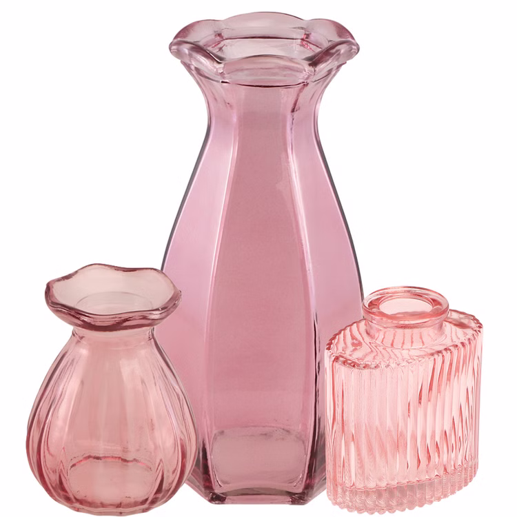 Rosa Glasvasen Set 3er Tischdeko 2 Mini & 1 große Vase Hochzeit & Geburtstag Tisch-Deko dekoratives Vasen-Set aus Glas Festtafel Dekoration gedeckter Tisch Wohnaccessoire Möbel & Wohnen Drei rosa Glasvasen in unterschiedlichen Größen vor weißem Hintergrund.