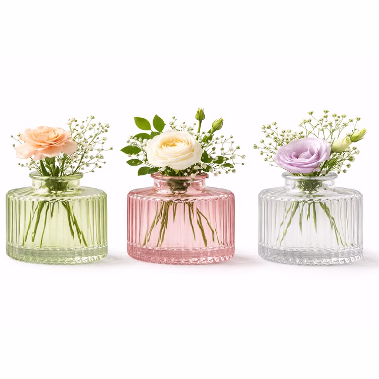 Mini Glasvasen-Set 3er Rosa grün Klar Tisch-Deko Hochzeit Geburtstag gedeckter Tisch Familienfeier Festtafel Kommunion Jubiläum Möbel & Wohnen Accessoires Drei Mini-Glasvasen in Rosa, Grün und Transparent mit geriffelter Oberfläche und unterschiedlicher Form auf hellem Hintergrund.