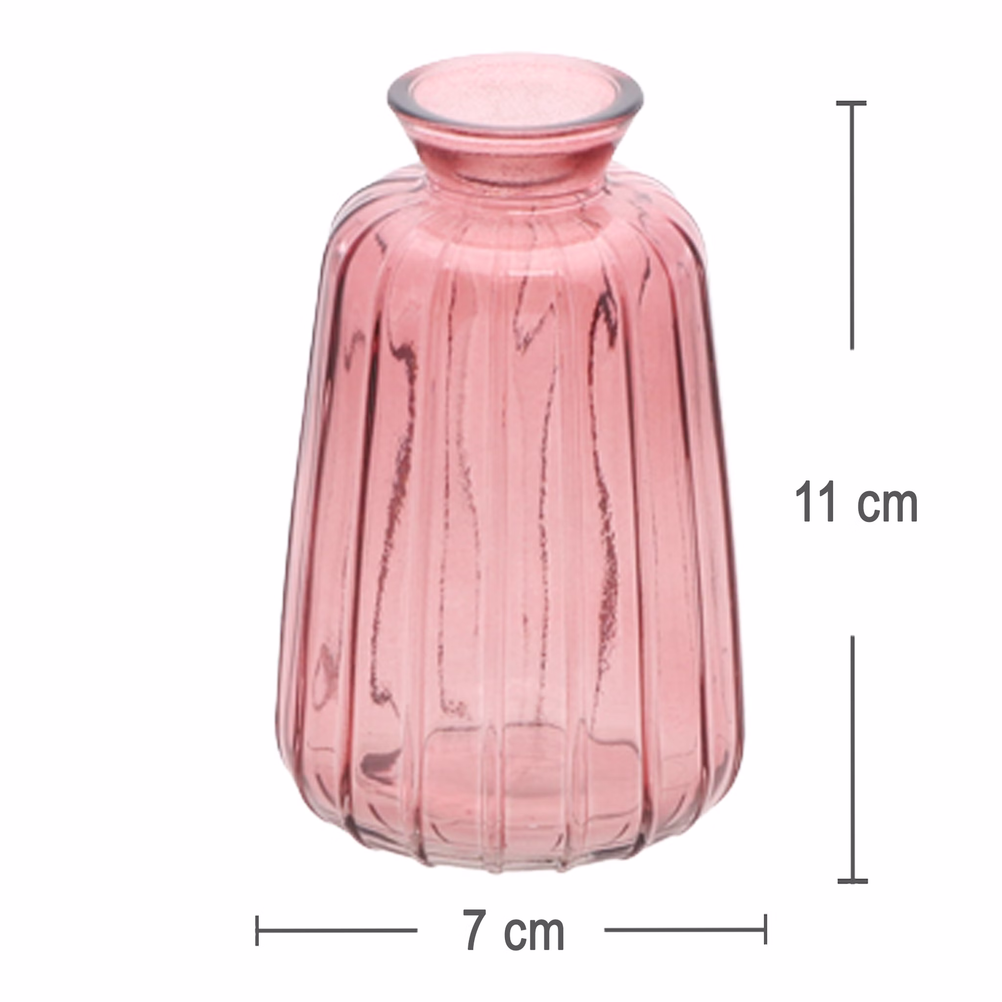 Rosa Glasvase Verone mit vertikaler Rillenstruktur und Maßangaben, 7 cm breit und 11 cm hoch, freigestellt auf hellem Hintergrund.