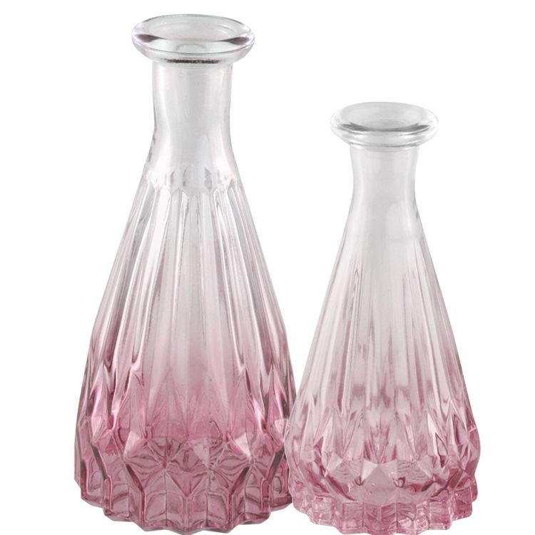 Zwei Glasvasen mit rosa Farbverlauf im Set, eine in 14,5 cm Höhe und eine kleinere in 10,7 cm, vor hellem Hintergrund.
