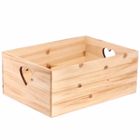 Große Holzkiste mit Herz-Ausschnitt aus naturbelassenem Holz für Aufbewahrung und Deko.