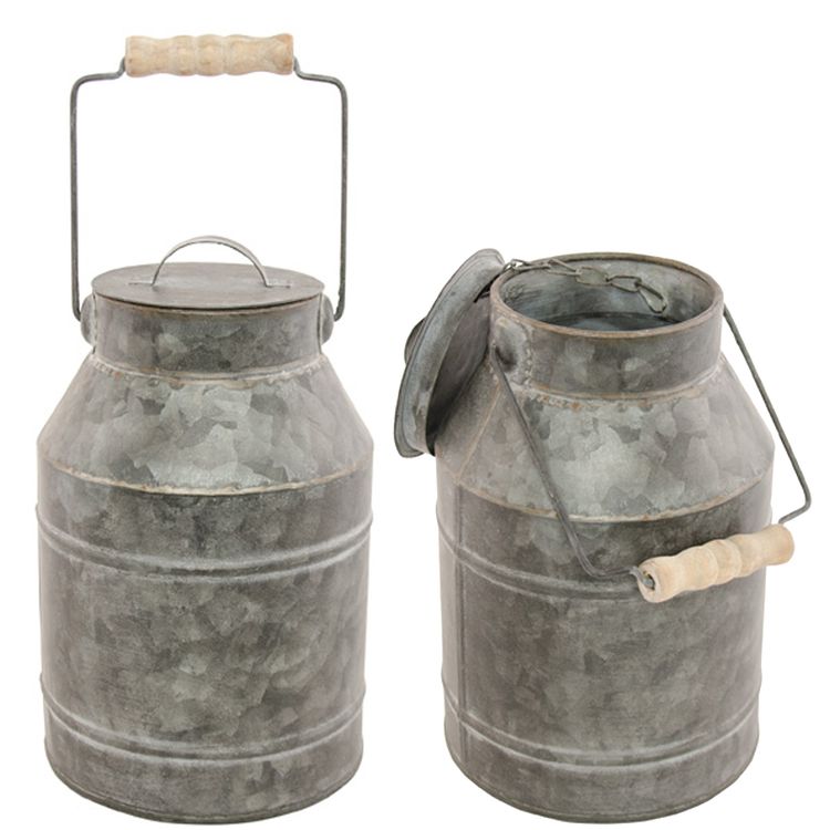 Dekorative Milchkanne aus Zink mit Holzgriff und Deckel, rustikale Tischdeko Vase im Vintage-Look.