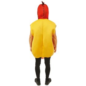 Mann im Hotdog Kostüm zeigt Daumen hoch und präsentiert die witzige Fast-Food-Verkleidung.