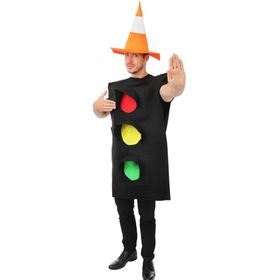 Mann trägt schwarzes Ampel Kostüm mit roten, gelben und grünen Lichtern sowie orangefarbenem Baustellenkegel-Hut.