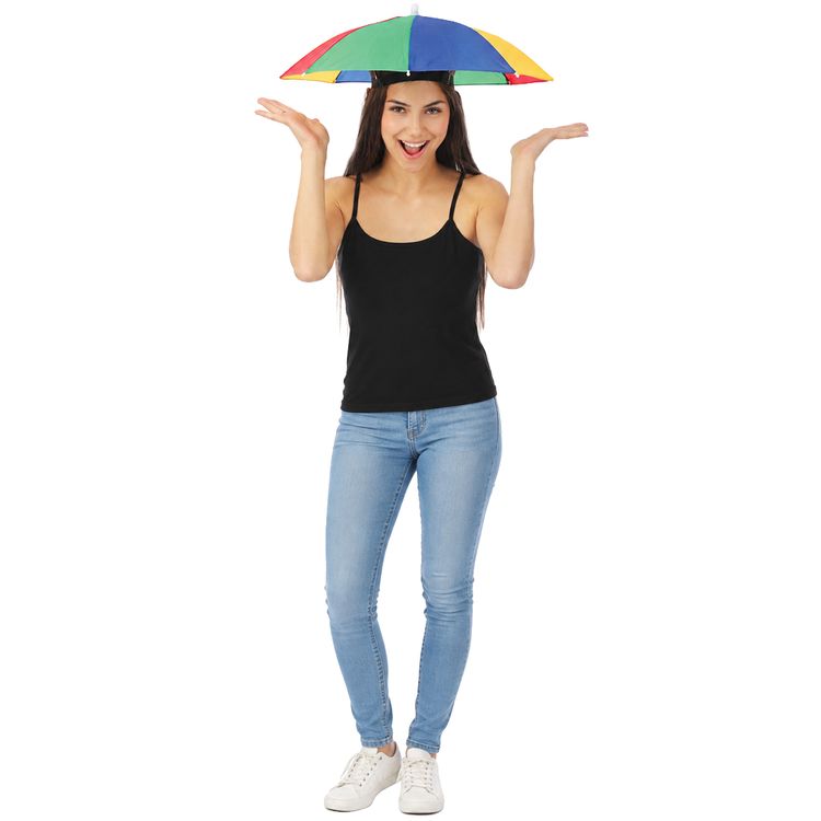 Zwei Personen mit Regenschirm-Hut als lustiges Party-Accessoire dargestellt.