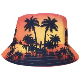 Mann und Frau tragen sommerlichen Fischerhut im Hawaii-Stil.
