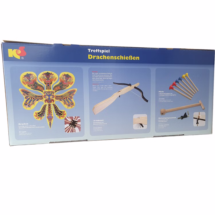 Treffspiel Drachenschießen aus Holz mit Armbrust & 6 Sicherheitspfeilen Nostalgie Spielzeug Pfeil und Bogen Rollenspiel für Kinder hochwertiges Holzspielzeug made in Germany Rückseite der Verpackung mit Übersicht über Drachenziel, Holz-Armbrust, Sicherheitspfeile und Befestigungssystem des Treffspiels.