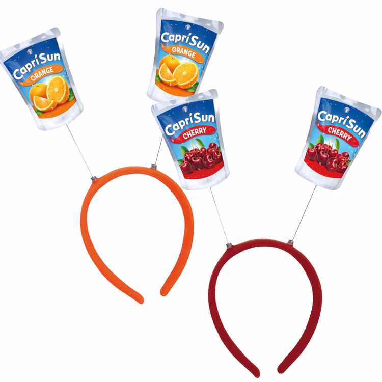 Capri Sun Haarreif Orange Cherry Varianten Oranger und roter Capri-Sun® Haarreif mit jeweils zwei wackelnden Trinkpäckchen-Motiven der Sorten Orange und Cherry.