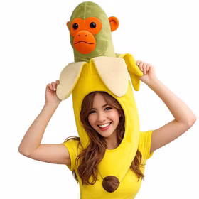 Lustige Bananen Mütze geschälte Banane mit Affe Coco Lustige Bananen-Kopfbedeckung mit Affenkopf, gelber Schale und braunem Detail, getragen von einer Frau als Kostüm-Zubehör. Hinweis: KI generiertes Bild