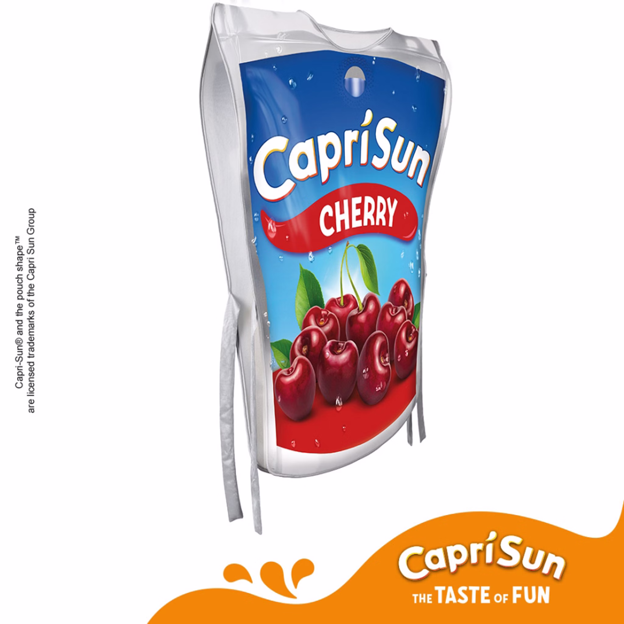Schräge Ansicht der lizenzierten Capri Sun Cherry Tunika mit Kirschmotiv, seitlichen Bändern und Capri Sun Markenhinweis.