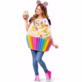 Cupcake Kostüm Muffin mit Lutscher Haarreif Frau im bunten Cupcake-Kostüm mit Streuseln und Regenbogenförmchen, dazu ein pinker Haarreif mit zwei bunten Lutschern. Hinweis: KI generiertes Bild