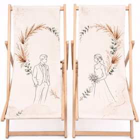 Boho Hochzeits-Liegestuhl 2er-Set personalisiert mit Vornamen & Hochzeitsdatum Hochwertiges Hochzeitsgeschenk Geschenkidee zur Hochzeit stilvolle Entspannung für Braut & Bräutigam Liegestuhl-Set für Hochzeitspaare mit Boho-Motiv, Braut- und Bräutigam-Illustration sowie stabilem Holzgestell.