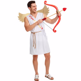 Mann im Amor Kostüm Valentin zielt mit einem roten Bogen und Herzpfeil, dazu trägt er eine weiße Tunika und goldene Flügel.