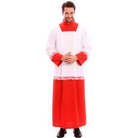 Mann im Priester Kostüm Pater Benedikt mit roter bodenlanger Robe, weißem Überwurf, Stehkragen und Spitzenbesatz.