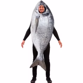 Fisch Kostüm Bruno Goldbrasse Dorade Tunika Erwachsene Mann im silberfarbenen Fisch Kostüm Bruno als Goldbrasse mit Schuppenoptik, Flossen und Gesichtsausschnitt vor weißem Hintergrund.