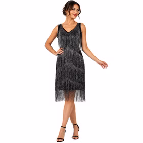 Charleston Kleid Florence getragen Frau trägt das schwarze Charleston Kleid Florence mit Pailletten und Fransen im eleganten Flapper Stil der goldenen 20er Jahre. Hinweis: KI generiertes Bild
