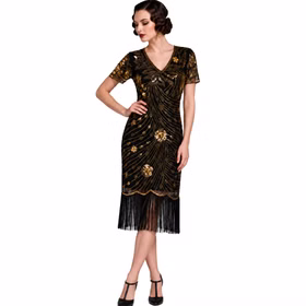 Frau trägt das schwarz-goldene Charleston Kleid Eleanor mit Pailletten, kurzen Ärmeln und langen Fransen vor weißem Hintergrund. Hinweis: KI generiertes Bild