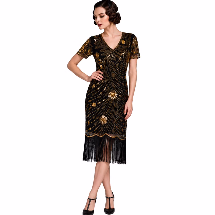 Charleston Kleid Eleanor getragen Frau trägt das schwarz-goldene Charleston Kleid Eleanor mit Pailletten, kurzen Ärmeln und langen Fransen vor weißem Hintergrund. Hinweis: KI generiertes Bild