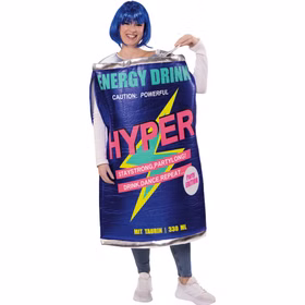 Frau im Energy Drink Kostüm Hyper als blaue Getränkedose mit silbernem Rand, Blitzmotiv und auffälligem Party-Aufdruck.