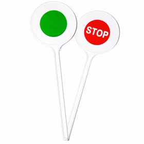 Zweifarbige Signalkelle für Kinder mit grüner Seite und roter STOP-Seite, weißem Griff und rundem Kellenkopf.