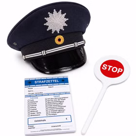 Dreiteiliges Polizei Kostüm-Zubehör für Kinder mit Polizeimütze, Strafzettelblock und rot-weißer STOP-Signalkelle.