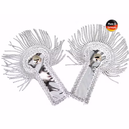 Schulterklappen Epauletten Silber Made in Germany Zwei silberne Epauletten mit Borten, Zierknöpfen und Fransen für Erwachsene mit Hinweis auf Herstellung in Deutschland.