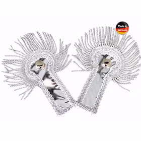 Schulterklappen Epauletten Silber Made in Germany Zwei silberne Epauletten mit Borten, Zierknöpfen und Fransen für Erwachsene mit Hinweis auf Herstellung in Deutschland.