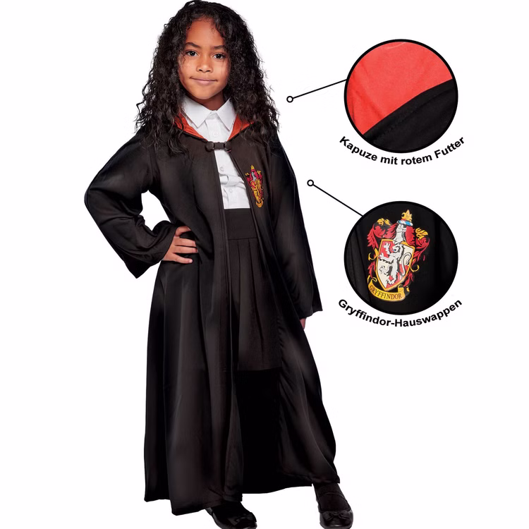 Harry Potter Gryffindor Umhang Kinder Details Mädchen im schwarzen Harry Potter Gryffindor Umhang mit rotem Kapuzenfutter und Hauswappen sowie vergrößerten Detailansichten.