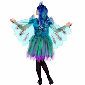 Pfau Kostüm Kinder Paula Rückansicht Pfauenflügel Blau Grün Rückansicht des Pfau Kostüms Paula mit mehrlagigem blau-grünem Kleid und weit ausgebreiteten helltürkisen Pfauenflügeln.