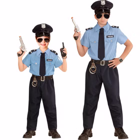 Polizei Kostüm Kinder Alex Police Uniform Fasching Rollenspiel Zwei Kinder im blauen Polizei Kostüm mit Mütze, Krawatte, Gürtel und zusätzlichen Polizei-Accessoires für Fasching und Rollenspiele.