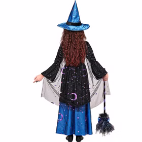Hexenkostüm Kinder Stella Rückansicht Schleier Mond Sterne Rückansicht des Hexenkostüms Stella mit blau-schwarzem Kleid, transparentem Sternen-Schleier und blauem Hexenhut mit Mondmotiven.