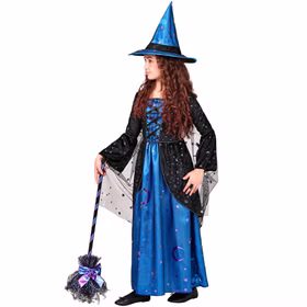 Mondhexe Kostüm Kinder Stella Seitenansicht Blau Schwarz Seitenansicht des blauen Mondhexe Kostüms Stella mit langem Sternenkleid, Hexenhut und transparentem Schleier, dargestellt mit Besen.