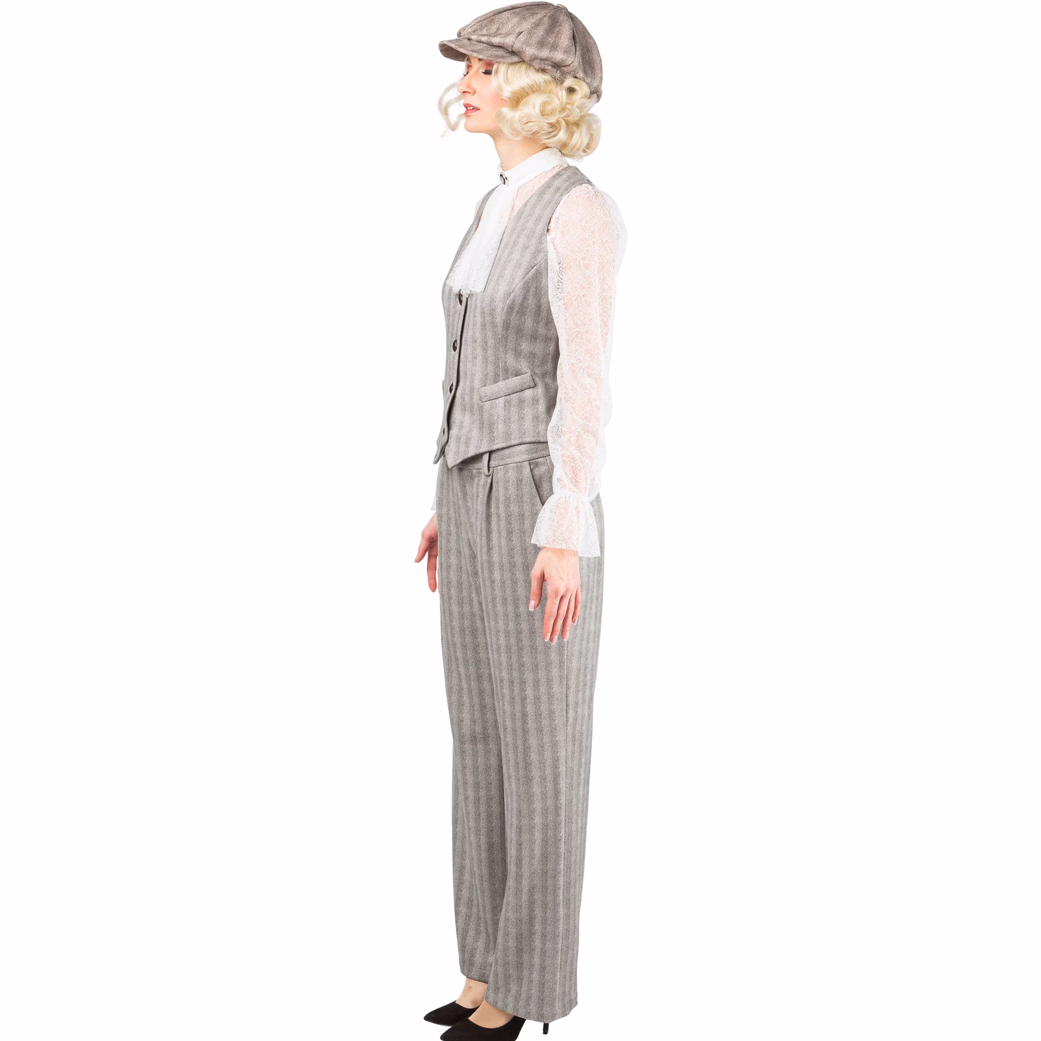 Seitenansicht des grauen 20er Jahre Damenkostüms mit Weste, weiter Hose und Schiebermütze im klassischen Vintage Gangster Look.
