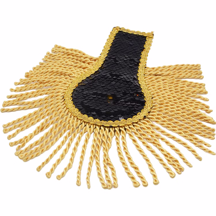 Epauletten schwarz gold Wendepailletten Vorderseite Schwarz-goldene Epaulette mit schwarzen Wendepailletten, goldener Borte und langen Kordelfransen als auffälliges Uniform-Zubehör.