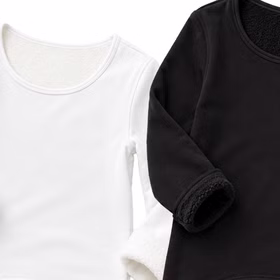 Thermobody Damen Weiß und Schwarz mit Innenfutter Detail Weißer und schwarzer Thermobody im Detail mit sichtbar weichem Innenfutter an Ausschnitt und Ärmel als wärmende Unterziehkleidung.