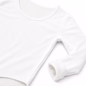 Thermobody Damen Weiß Innenfutter Detail Detailansicht des weißen Thermobodys mit sichtbarem weichem Innenfutter an Ärmel und Beinausschnitt für zusätzliche Wärme.
