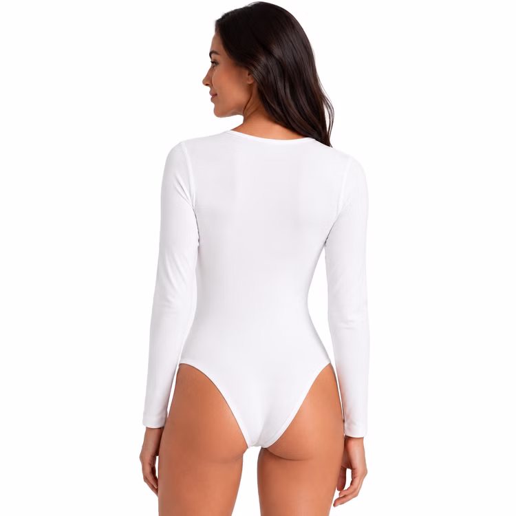 Thermobody Damen Weiß Rückansicht Rückansicht des weißen gefütterten Thermobodys für Damen mit langen Ärmeln und körpernaher Passform auf weißem Hintergrund. Hinweis: KI generiertes Bild